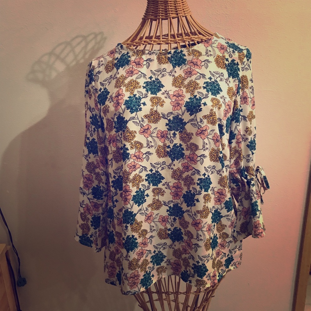 Formula Joven 🍭 White Floral Top